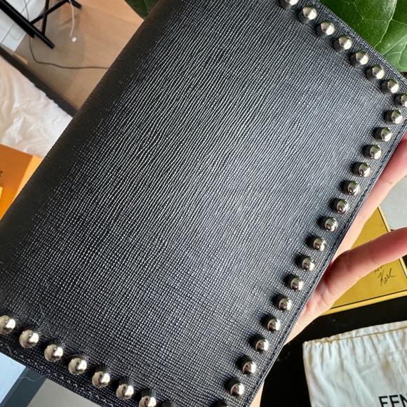 Fendi wallet on chain - Picture 5 of 8